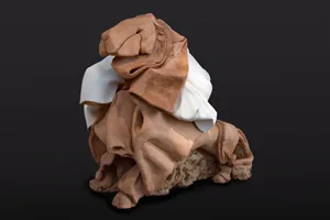 L'origine Giulia Barduzza terracotta e gomma crepla cm 45x67x22 2018